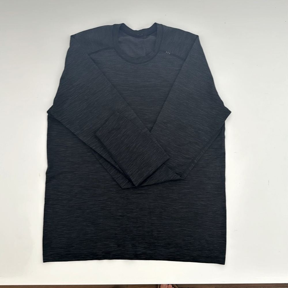 Men’s lululemon long sleeve tech shirt